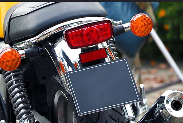 Multa por No Sacar las Placas de una Moto a Tiempo