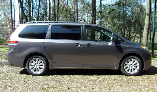 ¿Cuánto cuesta legalizar una Toyota Sienna en México?